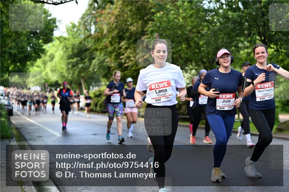 14.06.2026 - REWE Women's Run Dr. Thomas Lammeyer http://msf.ph/oto/9754416 14.06.2026 09:17:39 Laufen 10496, 7, 11210, 7, 10835, 57 meine-sportfotos.de