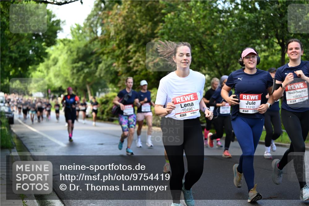14.06.2026 - REWE Women's Run Dr. Thomas Lammeyer http://msf.ph/oto/9754419 14.06.2026 09:17:39 Laufen 10496, 7, 11210, 7, 10835, 57 meine-sportfotos.de