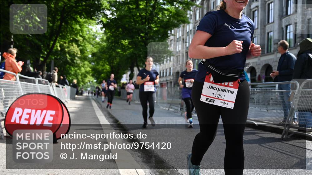 14.06.2026 - REWE Women's Run J. Mangold http://msf.ph/oto/9754420 14.06.2026 10:13:39 Ziel 10241, 10384, 10555, 10596, 11251, 11445 meine-sportfotos.de