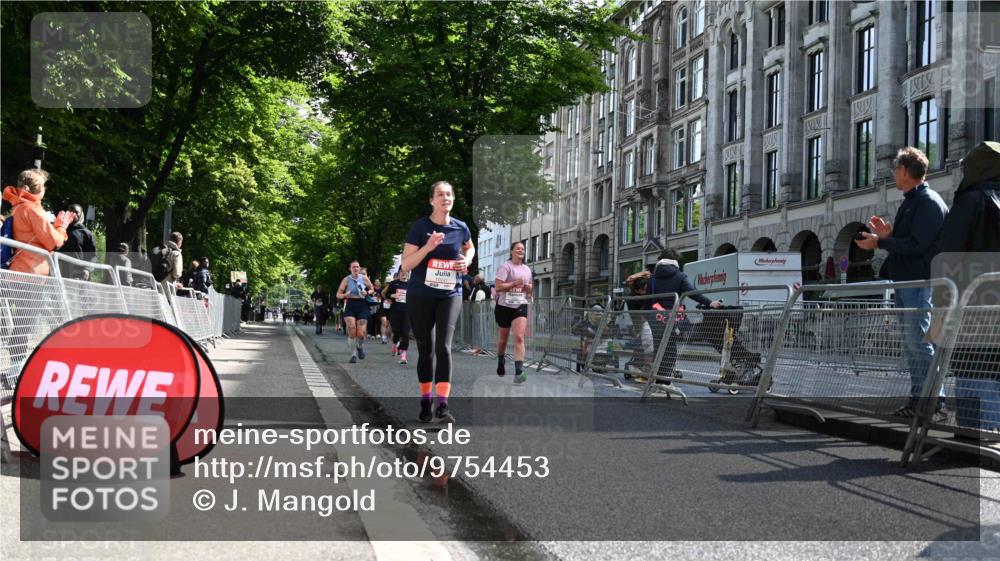 14.06.2026 - REWE Women's Run J. Mangold http://msf.ph/oto/9754453 14.06.2026 10:13:43 Ziel 10040, 10241, 10321, 10498, 10596, 11251, 11445 meine-sportfotos.de