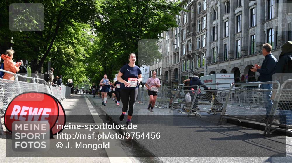 14.06.2026 - REWE Women's Run J. Mangold http://msf.ph/oto/9754456 14.06.2026 10:13:43 Ziel 10040, 10241, 10321, 10498, 10596, 11251, 11445 meine-sportfotos.de