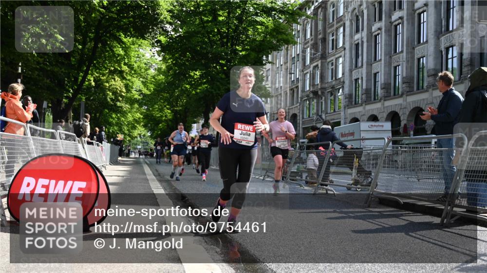 14.06.2026 - REWE Women's Run J. Mangold http://msf.ph/oto/9754461 14.06.2026 10:13:44 Ziel 10040, 10241, 10321, 10458, 10498, 10536, 10596, 11445 meine-sportfotos.de