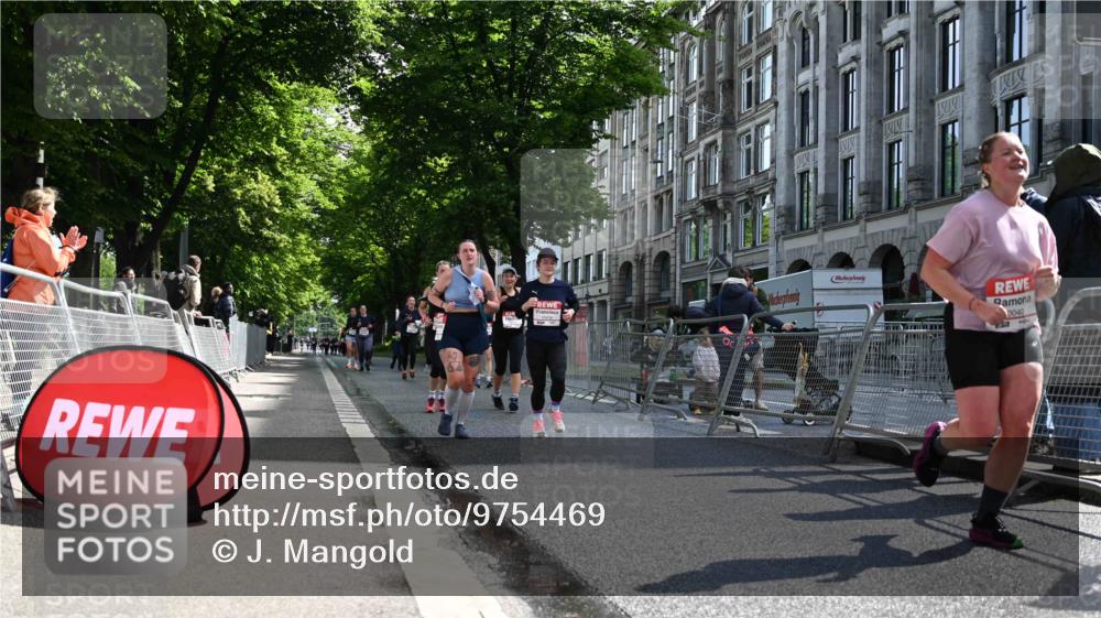 14.06.2026 - REWE Women's Run J. Mangold http://msf.ph/oto/9754469 14.06.2026 10:13:46 Ziel 10040, 10241, 10321, 10458, 10498, 10536 meine-sportfotos.de