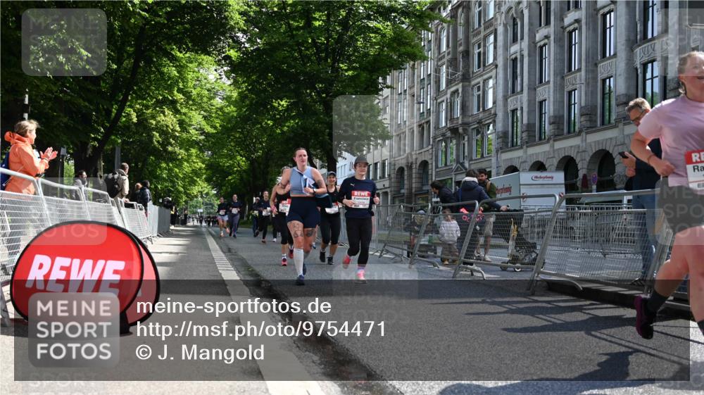 14.06.2026 - REWE Women's Run J. Mangold http://msf.ph/oto/9754471 14.06.2026 10:13:46 Ziel 10040, 10241, 10321, 10458, 10498, 10536 meine-sportfotos.de