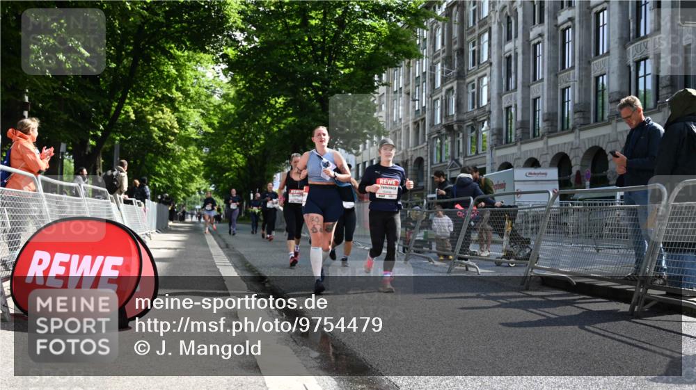 14.06.2026 - REWE Women's Run J. Mangold http://msf.ph/oto/9754479 14.06.2026 10:13:47 Ziel 10040, 10241, 10321, 10458, 10498, 10536, 10711, 11497 meine-sportfotos.de