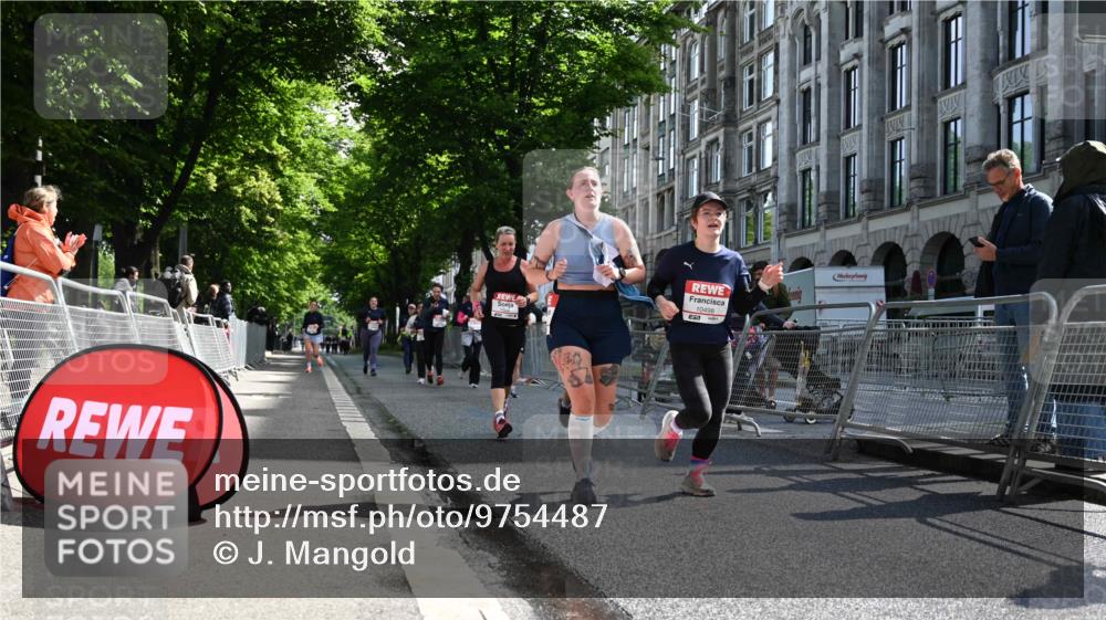 14.06.2026 - REWE Women's Run J. Mangold http://msf.ph/oto/9754487 14.06.2026 10:13:48 Ziel 10040, 10241, 10321, 10452, 10458, 10498, 10536, 10711, 11497 meine-sportfotos.de