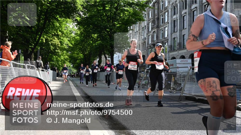 14.06.2026 - REWE Women's Run J. Mangold http://msf.ph/oto/9754500 14.06.2026 10:13:49 Ziel 10040, 10241, 10321, 10336, 10452, 10458, 10498, 10536, 10711, 11425, 11497 meine-sportfotos.de