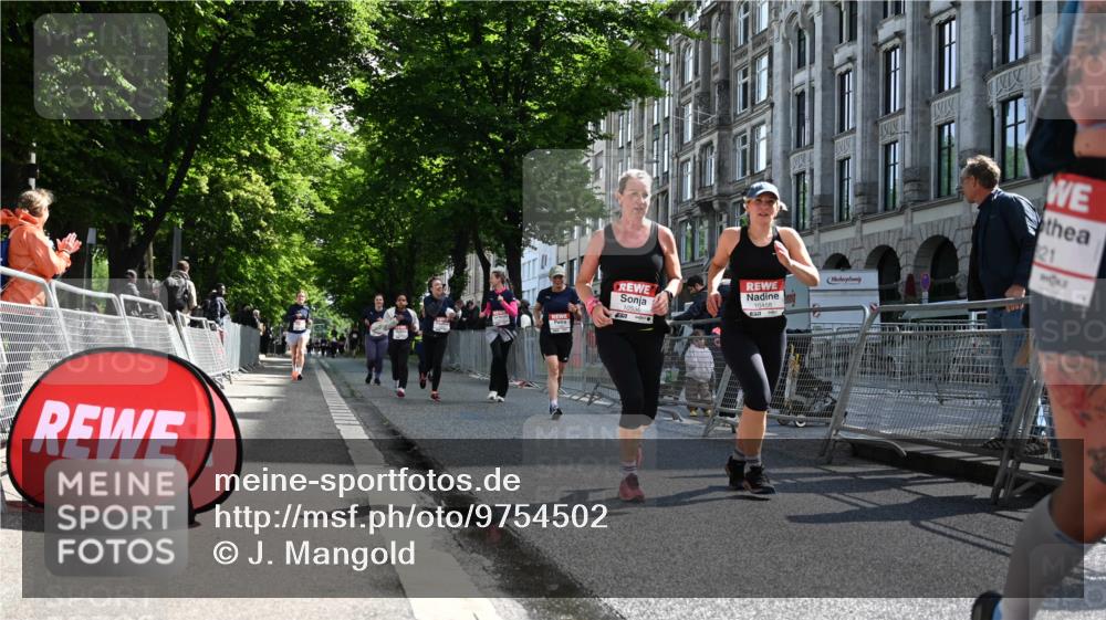 14.06.2026 - REWE Women's Run J. Mangold http://msf.ph/oto/9754502 14.06.2026 10:13:49 Ziel 10040, 10241, 10321, 10336, 10452, 10458, 10498, 10536, 10711, 11425, 11497 meine-sportfotos.de