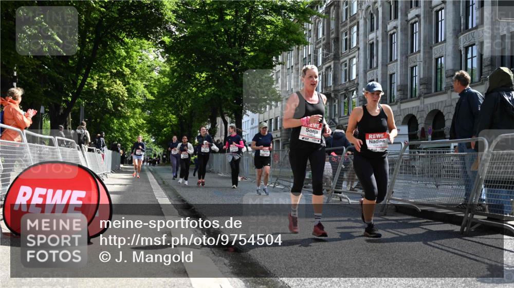 14.06.2026 - REWE Women's Run J. Mangold http://msf.ph/oto/9754504 14.06.2026 10:13:49 Ziel 10040, 10241, 10321, 10336, 10452, 10458, 10498, 10536, 10711, 11425, 11497 meine-sportfotos.de