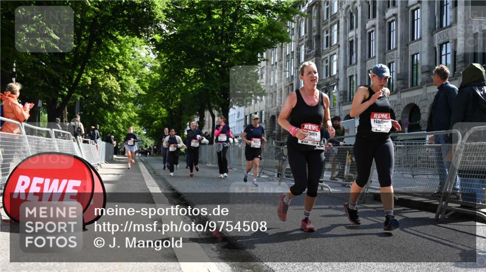 14.06.2026 - REWE Women's Run J. Mangold http://msf.ph/oto/9754508 14.06.2026 10:13:50 Ziel 10040, 10321, 10336, 10452, 10458, 10498, 10536, 10711, 11425, 11497 meine-sportfotos.de