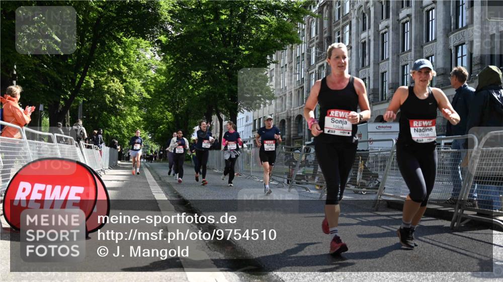 14.06.2026 - REWE Women's Run J. Mangold http://msf.ph/oto/9754510 14.06.2026 10:13:50 Ziel 10040, 10321, 10336, 10452, 10458, 10498, 10536, 10711, 11425, 11497 meine-sportfotos.de
