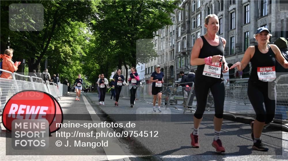 14.06.2026 - REWE Women's Run J. Mangold http://msf.ph/oto/9754512 14.06.2026 10:13:50 Ziel 10040, 10321, 10336, 10452, 10458, 10498, 10536, 10711, 11425, 11497 meine-sportfotos.de