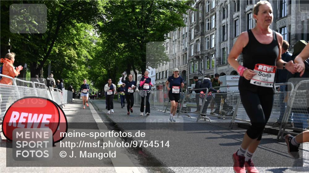 14.06.2026 - REWE Women's Run J. Mangold http://msf.ph/oto/9754514 14.06.2026 10:13:50 Ziel 10040, 10321, 10336, 10452, 10458, 10498, 10536, 10711, 11425, 11497 meine-sportfotos.de