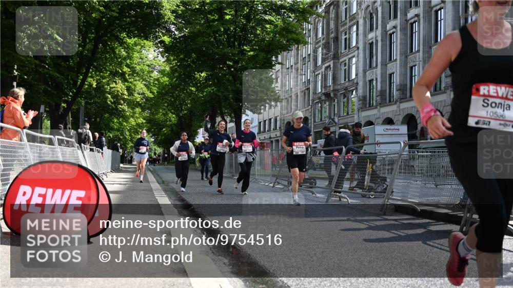 14.06.2026 - REWE Women's Run J. Mangold http://msf.ph/oto/9754516 14.06.2026 10:13:51 Ziel 10321, 10336, 10452, 10458, 10498, 10536, 10711, 11295, 11425, 11497 meine-sportfotos.de