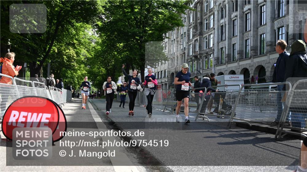 14.06.2026 - REWE Women's Run J. Mangold http://msf.ph/oto/9754519 14.06.2026 10:13:51 Ziel 10321, 10336, 10452, 10458, 10498, 10536, 10711, 11295, 11425, 11497 meine-sportfotos.de