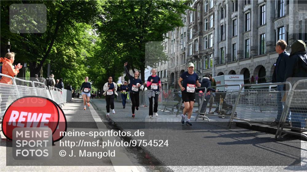 14.06.2026 - REWE Women's Run J. Mangold http://msf.ph/oto/9754524 14.06.2026 10:13:51 Ziel 10321, 10336, 10452, 10458, 10498, 10536, 10711, 11295, 11425, 11497 meine-sportfotos.de