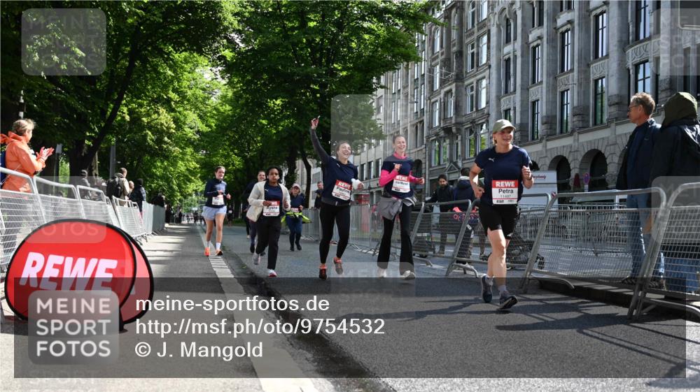 14.06.2026 - REWE Women's Run J. Mangold http://msf.ph/oto/9754532 14.06.2026 10:13:52 Ziel 10321, 10336, 10452, 10458, 10498, 10536, 10696, 10711, 11295, 11425, 11497 meine-sportfotos.de