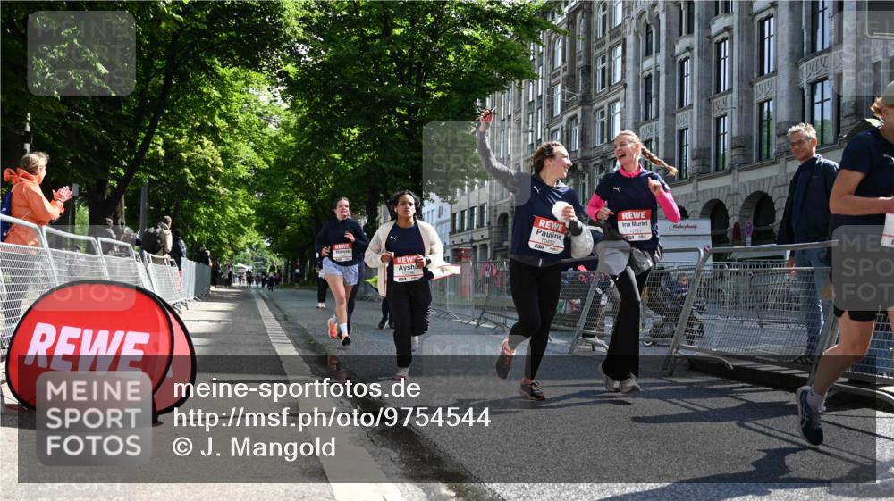 14.06.2026 - REWE Women's Run J. Mangold http://msf.ph/oto/9754544 14.06.2026 10:13:53 Ziel 10321, 10336, 10452, 10458, 10536, 10696, 10711, 11295, 11425, 11497 meine-sportfotos.de