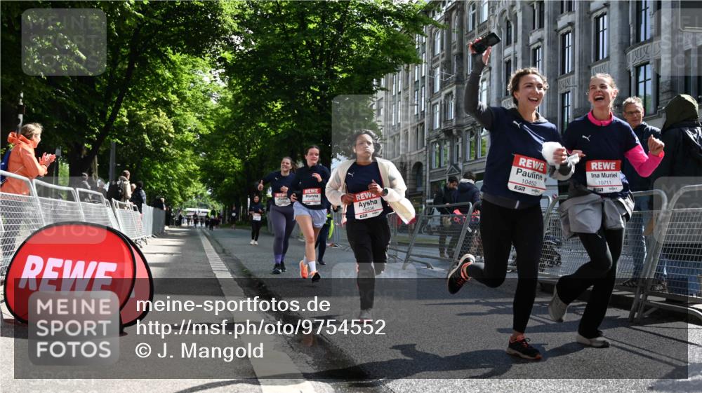 14.06.2026 - REWE Women's Run J. Mangold http://msf.ph/oto/9754552 14.06.2026 10:13:54 Ziel 10336, 10452, 10458, 10536, 10696, 10711, 11295, 11425, 11497 meine-sportfotos.de