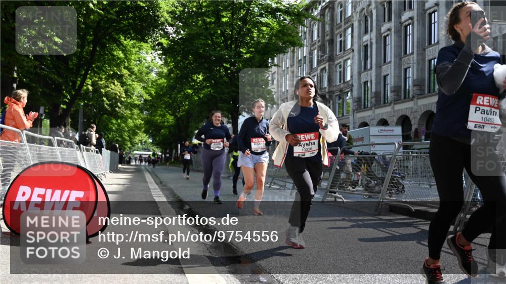 14.06.2026 - REWE Women's Run J. Mangold http://msf.ph/oto/9754556 14.06.2026 10:13:54 Ziel 10336, 10452, 10458, 10536, 10696, 10711, 11295, 11425, 11497 meine-sportfotos.de