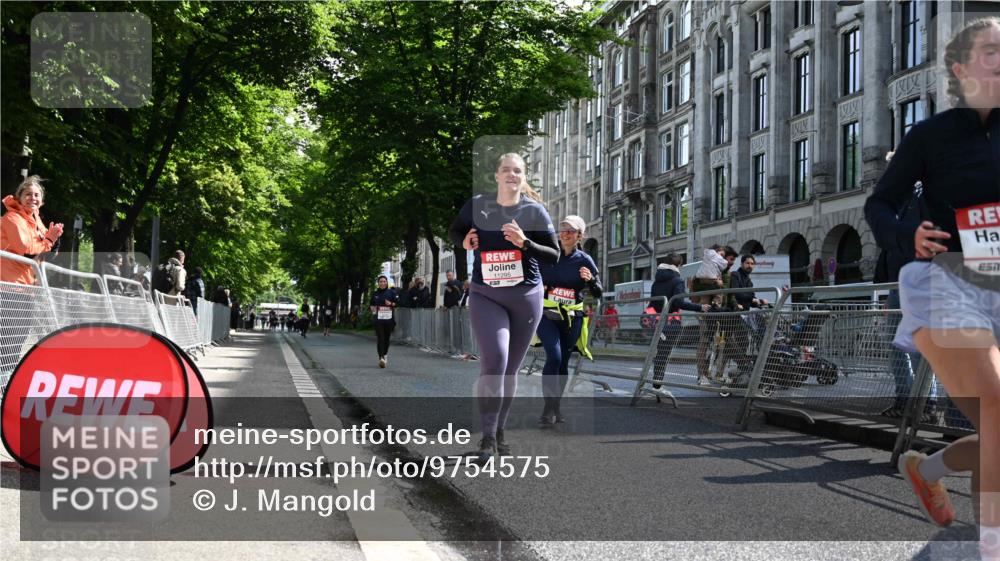 14.06.2026 - REWE Women's Run J. Mangold http://msf.ph/oto/9754575 14.06.2026 10:13:56 Ziel 10336, 10452, 10696, 10711, 11295, 11425, 11497 meine-sportfotos.de