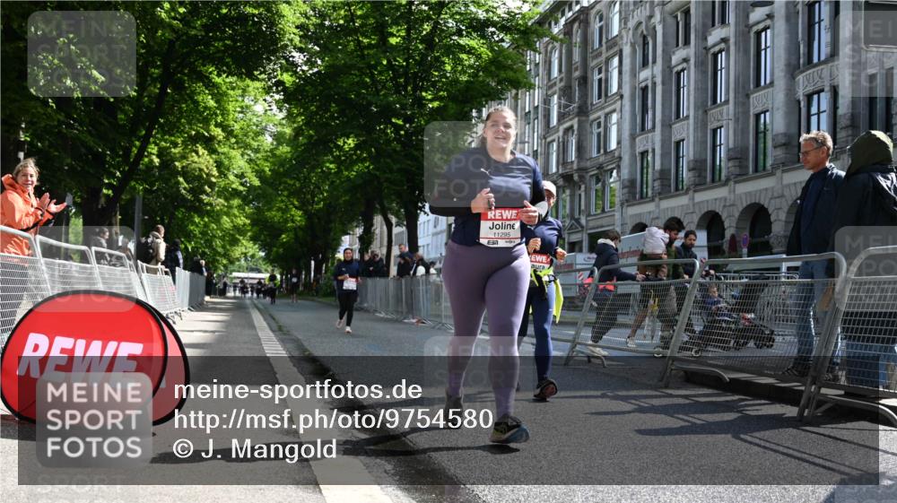 14.06.2026 - REWE Women's Run J. Mangold http://msf.ph/oto/9754580 14.06.2026 10:13:56 Ziel 10336, 10452, 10696, 10711, 11295, 11425, 11497 meine-sportfotos.de