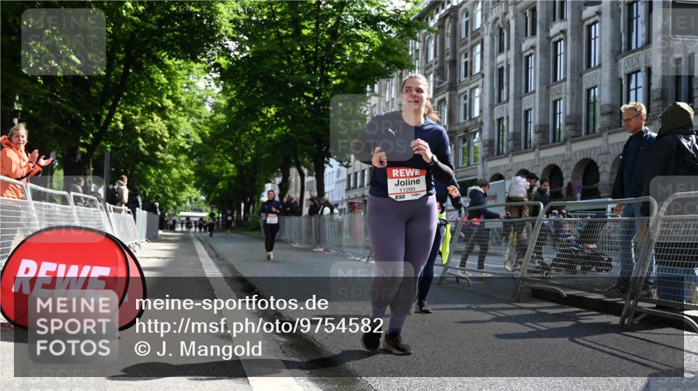 14.06.2026 - REWE Women's Run J. Mangold http://msf.ph/oto/9754582 14.06.2026 10:13:57 Ziel 10175, 10336, 10452, 10696, 10711, 11295, 11425, 11497 meine-sportfotos.de