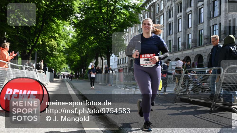 14.06.2026 - REWE Women's Run J. Mangold http://msf.ph/oto/9754583 14.06.2026 10:13:57 Ziel 10175, 10336, 10452, 10696, 10711, 11295, 11425, 11497 meine-sportfotos.de