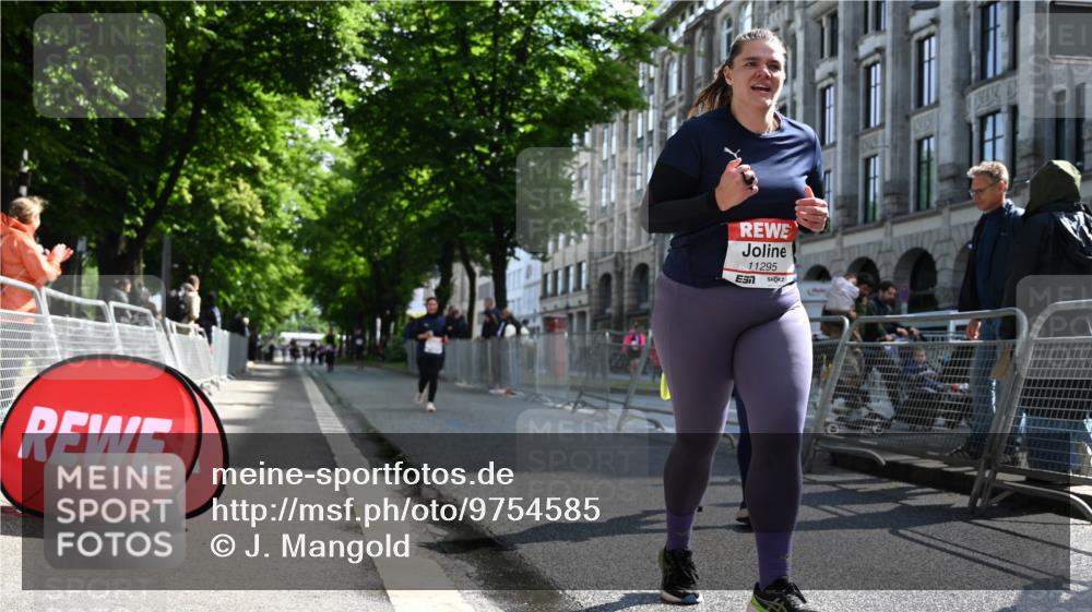 14.06.2026 - REWE Women's Run J. Mangold http://msf.ph/oto/9754585 14.06.2026 10:13:57 Ziel 10175, 10336, 10452, 10696, 10711, 11295, 11425, 11497 meine-sportfotos.de