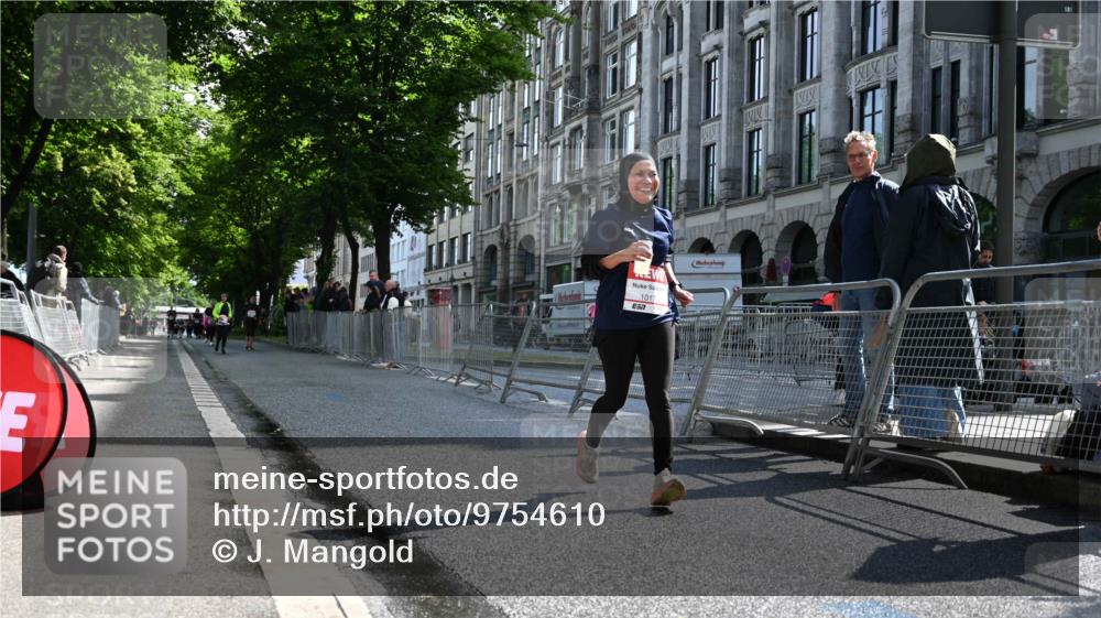 14.06.2026 - REWE Women's Run J. Mangold http://msf.ph/oto/9754610 14.06.2026 10:14:02 Ziel 10175, 10696 meine-sportfotos.de