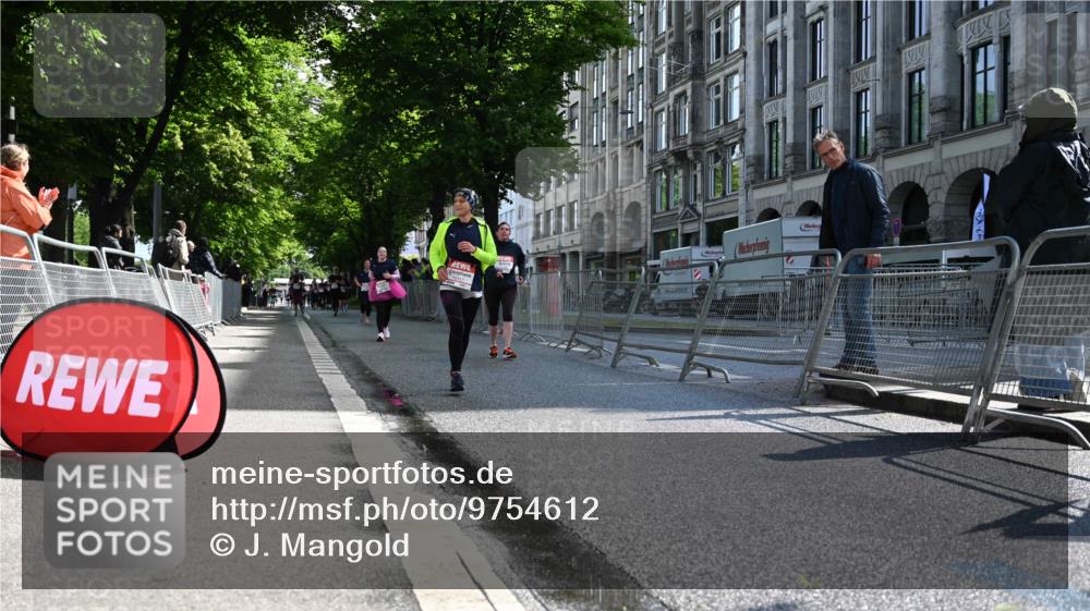 14.06.2026 - REWE Women's Run J. Mangold http://msf.ph/oto/9754612 14.06.2026 10:14:12 Ziel 10717, 11125 meine-sportfotos.de