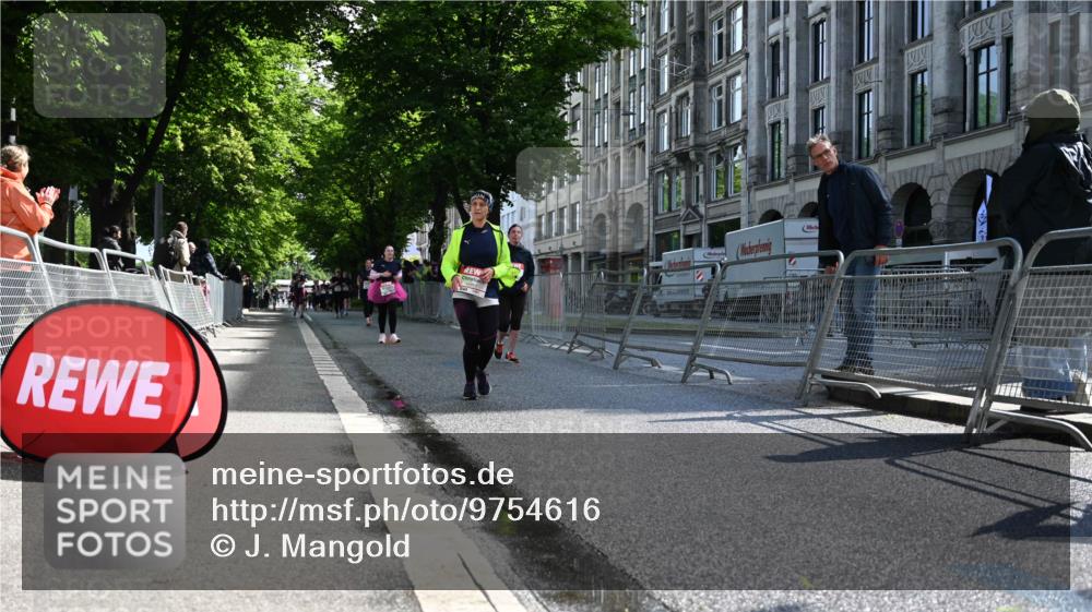 14.06.2026 - REWE Women's Run J. Mangold http://msf.ph/oto/9754616 14.06.2026 10:14:12 Ziel 10717, 11125 meine-sportfotos.de