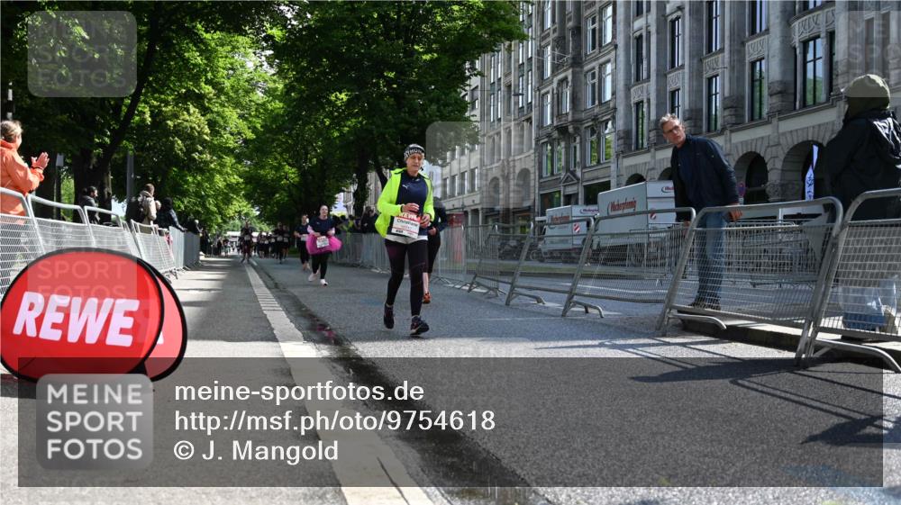 14.06.2026 - REWE Women's Run J. Mangold http://msf.ph/oto/9754618 14.06.2026 10:14:13 Ziel 10717, 11125 meine-sportfotos.de