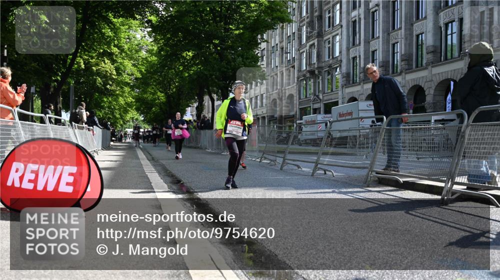 14.06.2026 - REWE Women's Run J. Mangold http://msf.ph/oto/9754620 14.06.2026 10:14:13 Ziel 10717, 11125 meine-sportfotos.de