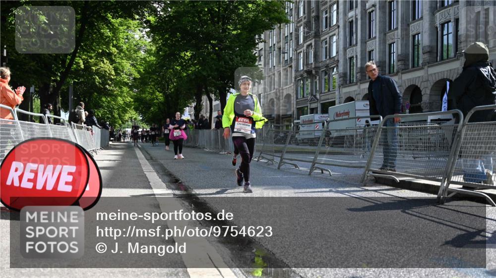 14.06.2026 - REWE Women's Run J. Mangold http://msf.ph/oto/9754623 14.06.2026 10:14:13 Ziel 10717, 11125 meine-sportfotos.de