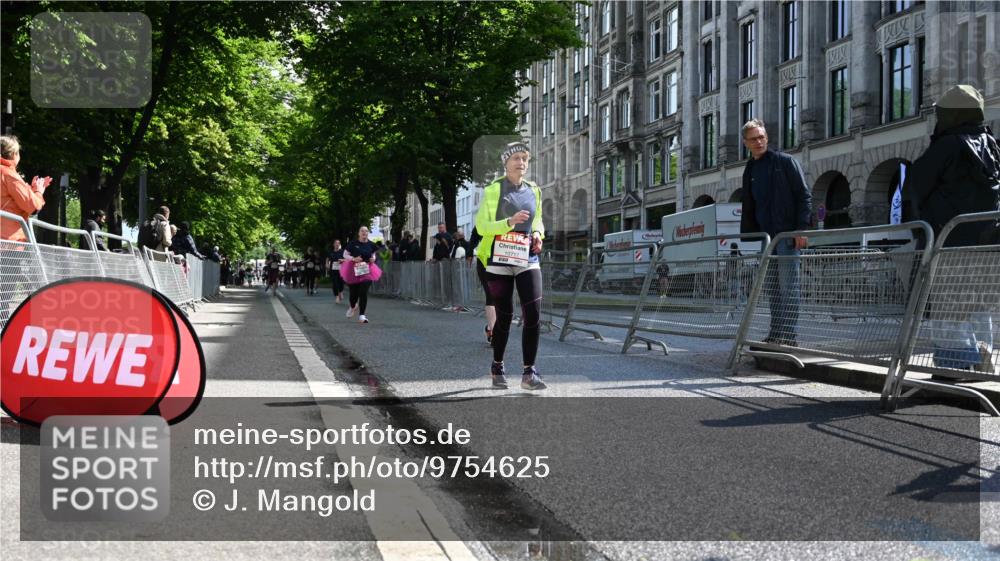 14.06.2026 - REWE Women's Run J. Mangold http://msf.ph/oto/9754625 14.06.2026 10:14:13 Ziel 10717, 11125 meine-sportfotos.de