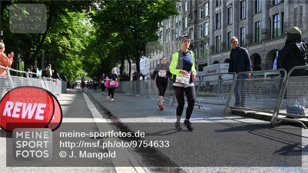 14.06.2026 - REWE Women's Run J. Mangold http://msf.ph/oto/9754633 14.06.2026 10:14:14 Ziel 10716, 10717, 11125 meine-sportfotos.de