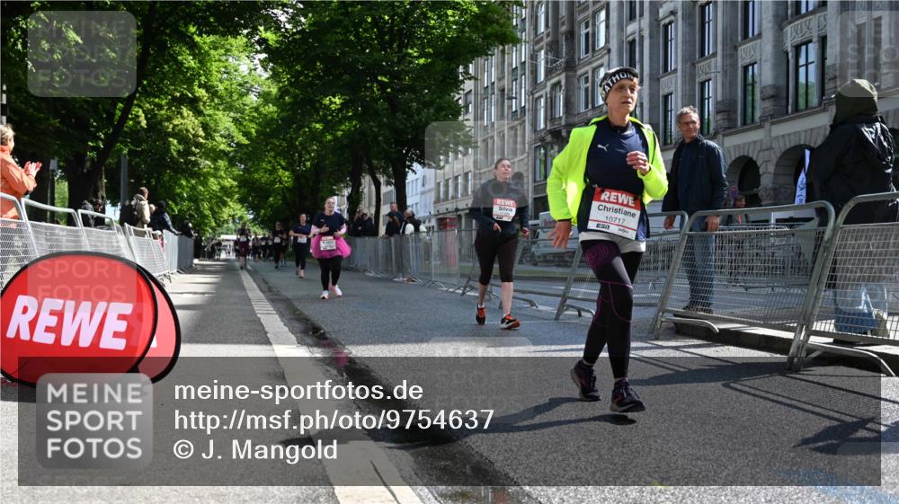 14.06.2026 - REWE Women's Run J. Mangold http://msf.ph/oto/9754637 14.06.2026 10:14:14 Ziel 10716, 10717, 11125 meine-sportfotos.de