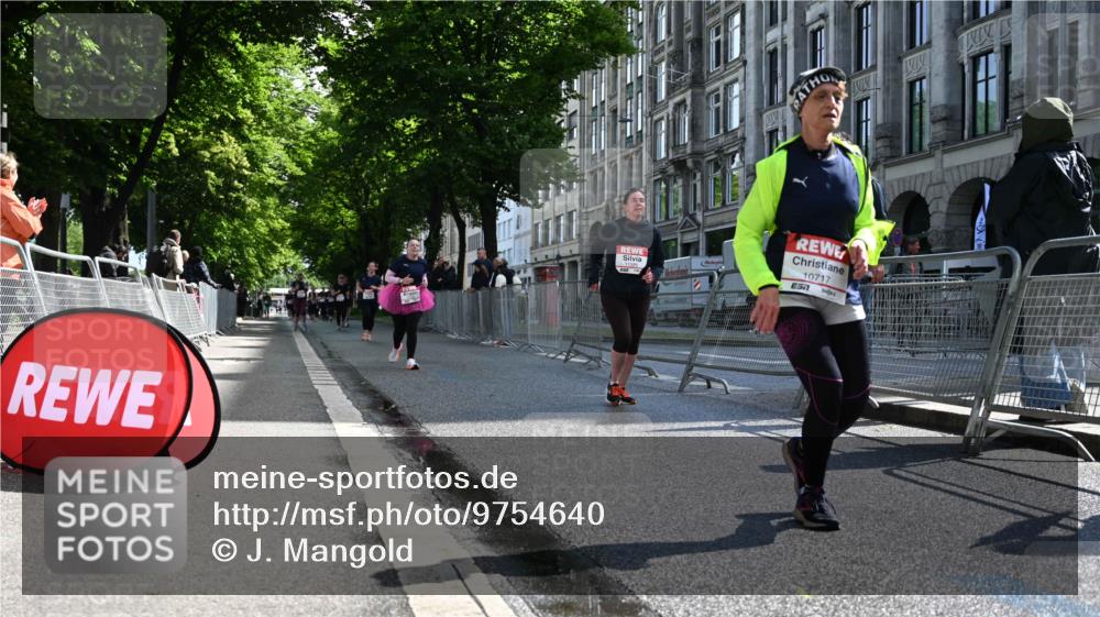 14.06.2026 - REWE Women's Run J. Mangold http://msf.ph/oto/9754640 14.06.2026 10:14:15 Ziel 10716, 10717, 11125 meine-sportfotos.de