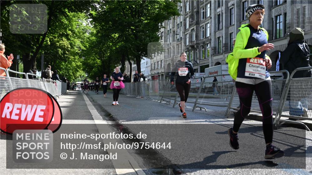 14.06.2026 - REWE Women's Run J. Mangold http://msf.ph/oto/9754644 14.06.2026 10:14:15 Ziel 10716, 10717, 11125 meine-sportfotos.de