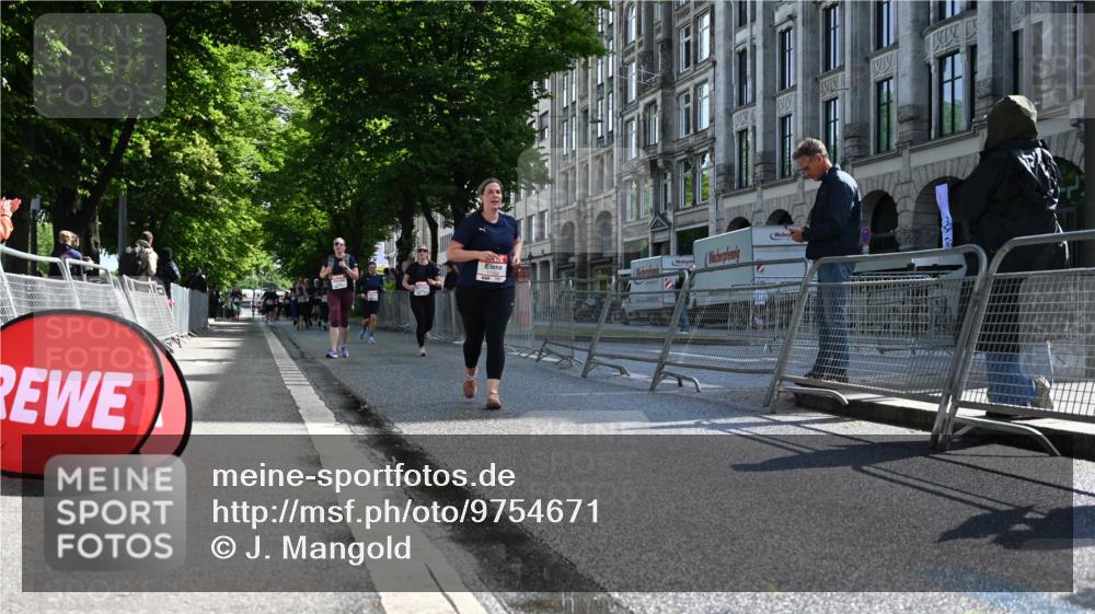 14.06.2026 - REWE Women's Run J. Mangold http://msf.ph/oto/9754671 14.06.2026 10:14:22 Ziel 10509, 10716, 11359, 11461 meine-sportfotos.de
