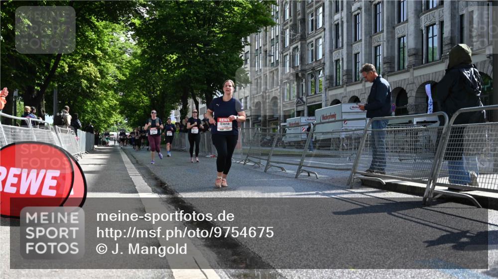 14.06.2026 - REWE Women's Run J. Mangold http://msf.ph/oto/9754675 14.06.2026 10:14:22 Ziel 10509, 10716, 11359, 11461 meine-sportfotos.de
