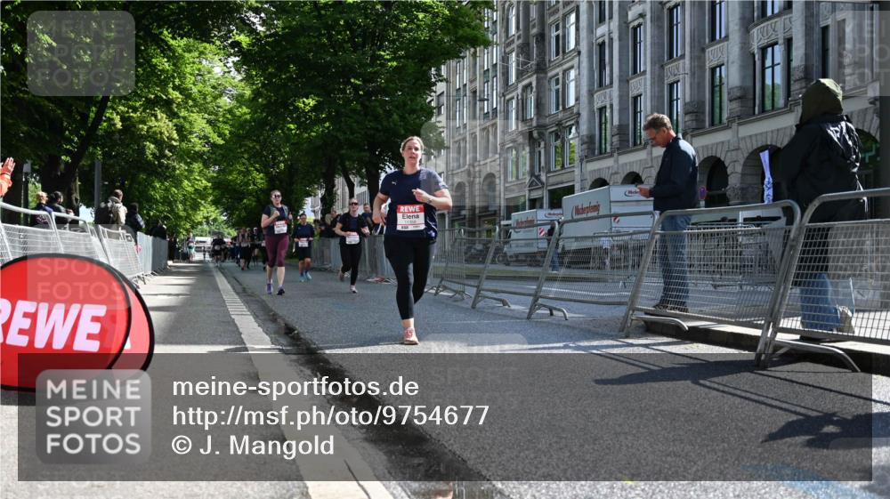 14.06.2026 - REWE Women's Run J. Mangold http://msf.ph/oto/9754677 14.06.2026 10:14:23 Ziel 10509, 10716, 11359, 11461 meine-sportfotos.de