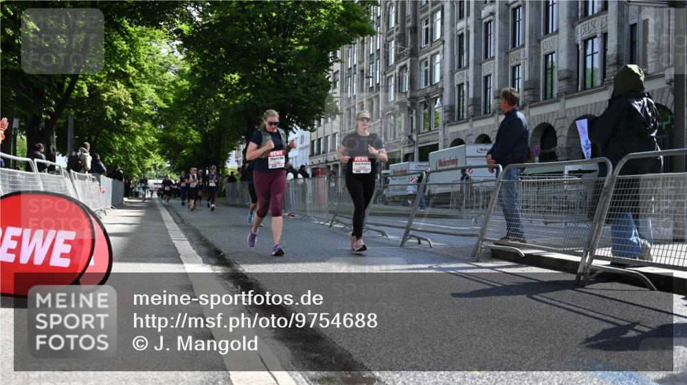 14.06.2026 - REWE Women's Run J. Mangold http://msf.ph/oto/9754688 14.06.2026 10:14:26 Ziel 10064, 10509, 11359, 11461 meine-sportfotos.de