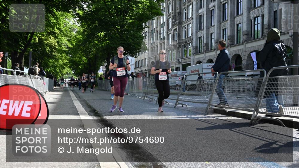 14.06.2026 - REWE Women's Run J. Mangold http://msf.ph/oto/9754690 14.06.2026 10:14:26 Ziel 10064, 10509, 11359, 11461 meine-sportfotos.de