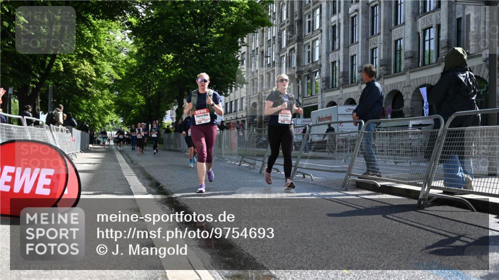 14.06.2026 - REWE Women's Run J. Mangold http://msf.ph/oto/9754693 14.06.2026 10:14:26 Ziel 10064, 10509, 11359, 11461 meine-sportfotos.de