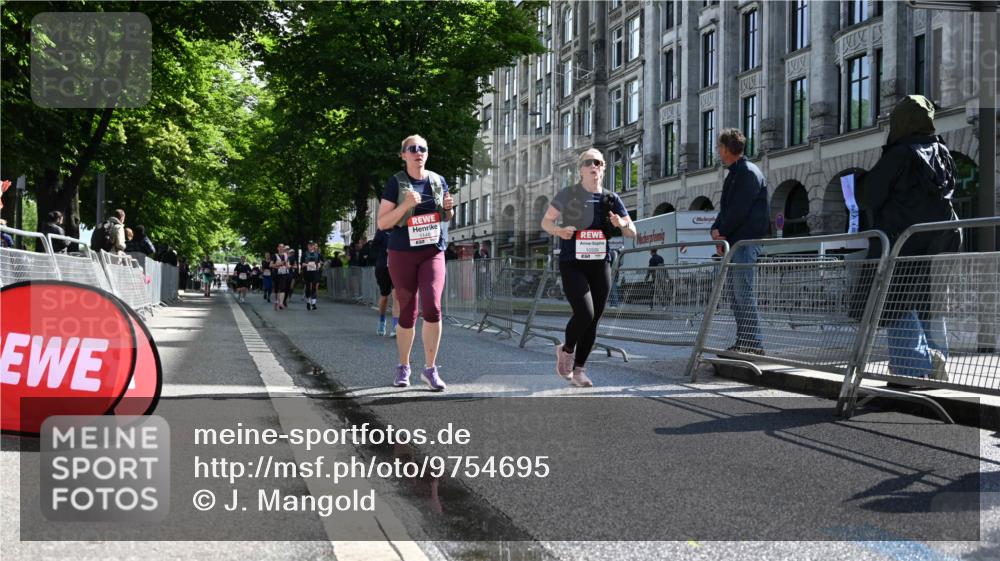14.06.2026 - REWE Women's Run J. Mangold http://msf.ph/oto/9754695 14.06.2026 10:14:27 Ziel 10064, 10509, 11359, 11461 meine-sportfotos.de