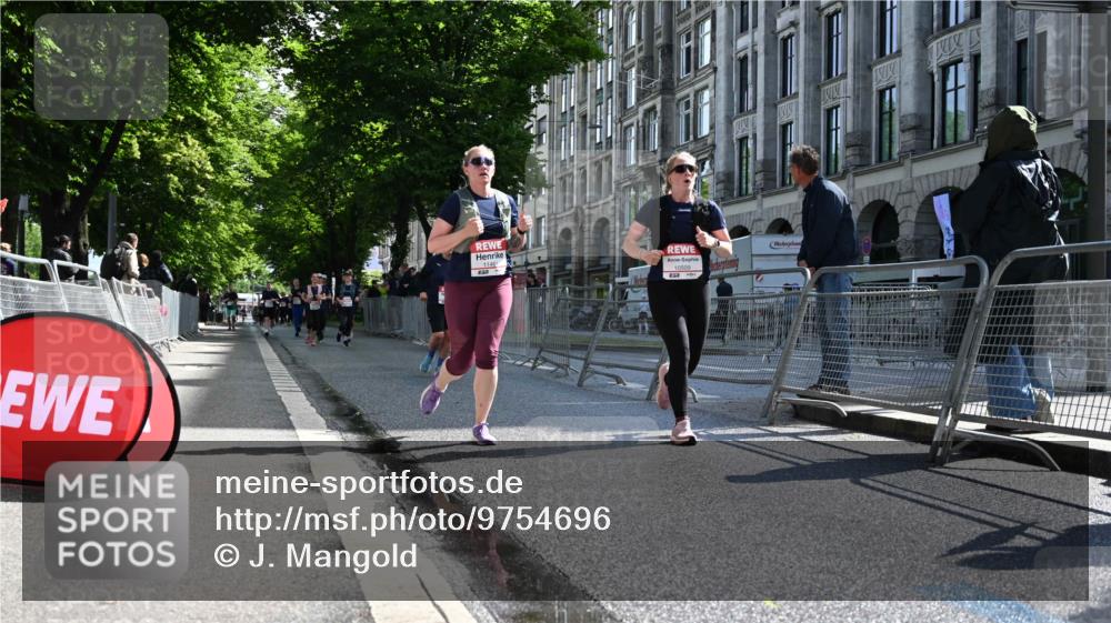 14.06.2026 - REWE Women's Run J. Mangold http://msf.ph/oto/9754696 14.06.2026 10:14:27 Ziel 10064, 10509, 11359, 11461 meine-sportfotos.de