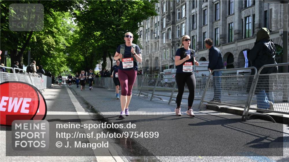 14.06.2026 - REWE Women's Run J. Mangold http://msf.ph/oto/9754699 14.06.2026 10:14:27 Ziel 10064, 10509, 11359, 11461 meine-sportfotos.de