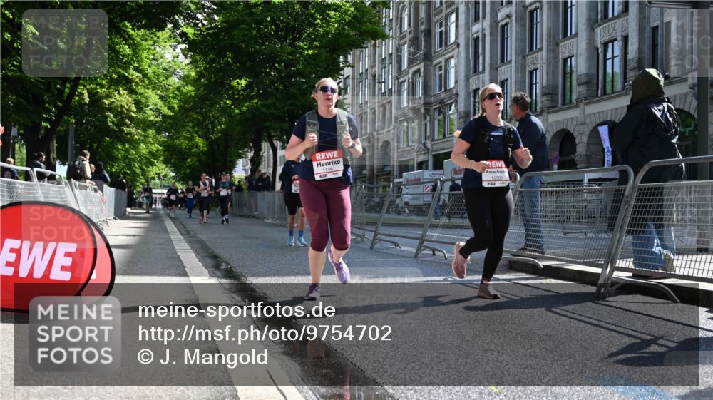 14.06.2026 - REWE Women's Run J. Mangold http://msf.ph/oto/9754702 14.06.2026 10:14:27 Ziel 10064, 10509, 11359, 11461 meine-sportfotos.de